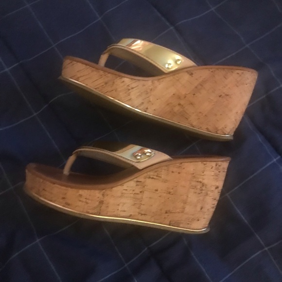 Aldo sandals with chrome-like straps and 3 inch cork heels - Picture 4 of 5